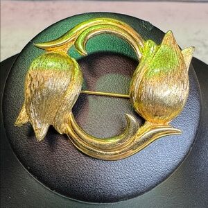 Monet Vintage 1970s Designer Gold-Tone Tulip Circle Brooch - Women's Jewelry